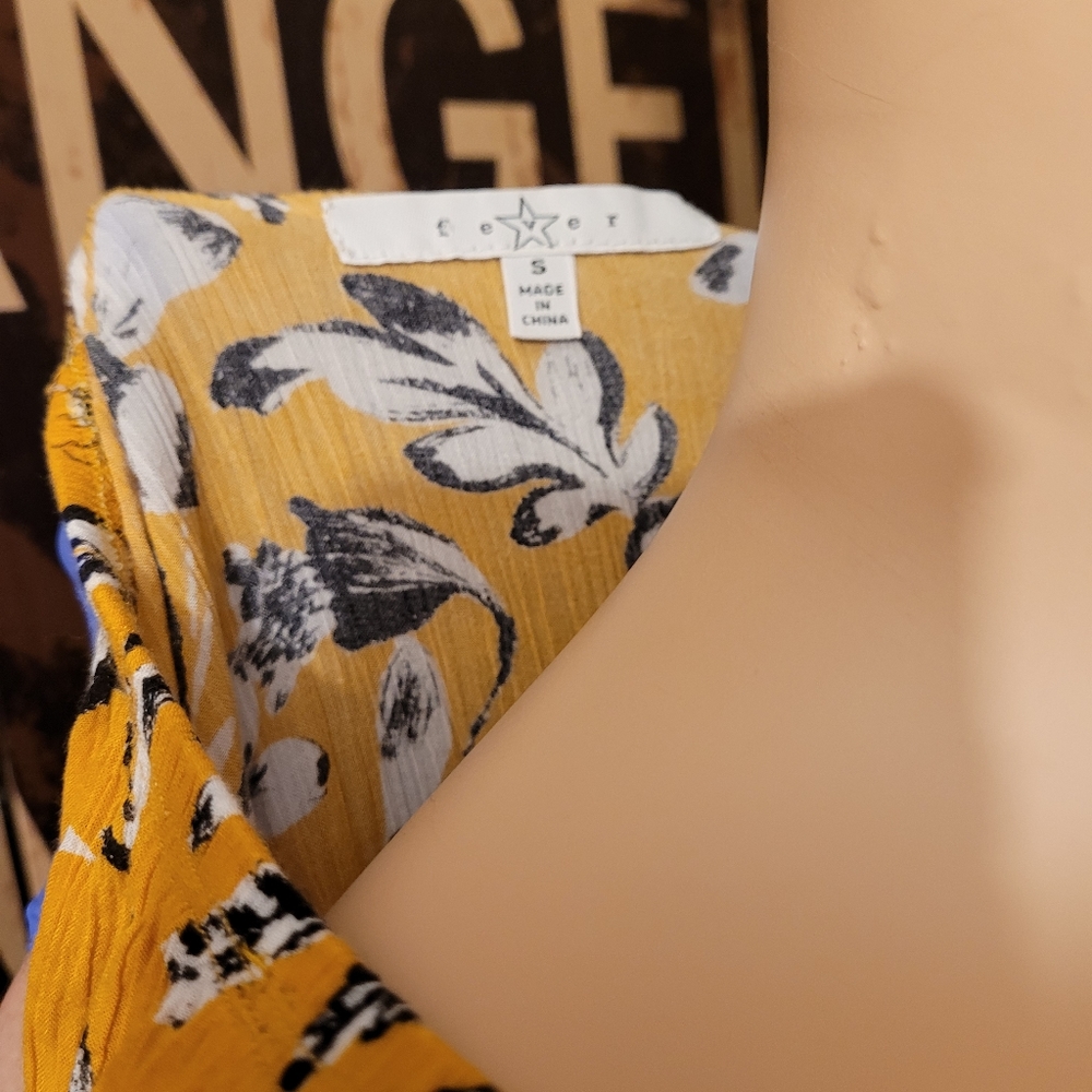 Adorable Ruched Top with Ruffled Hem - Picture 4 of 5